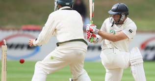 4th day: Wind-torn Wellington turns luck to NZ